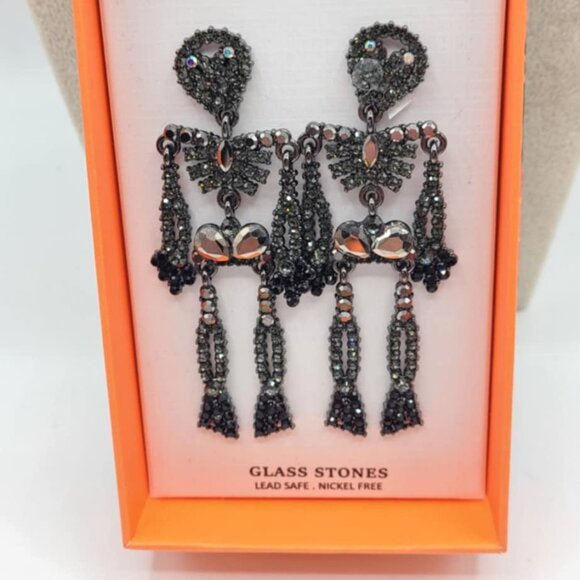 Piper K Black Glass Skeleton Drop Earrings Studs NWT! NEW!  HALLOWEEN - Picture 7 of 7